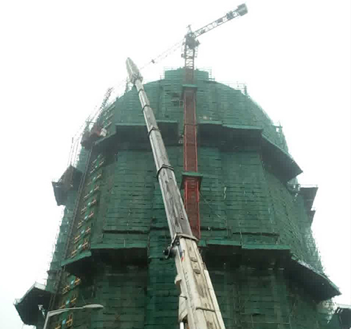 滁州市吊车在工地上作业